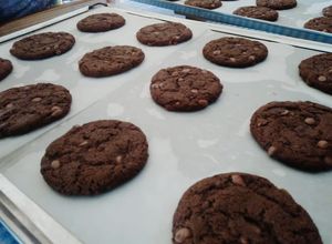 Una foto de Galletas de chocolate rellenas