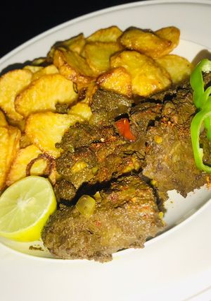 A picture of Chips and grilled liver sauce🔥.