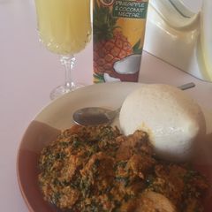 A picture of Tuwon shinkafa &Egusi soup.