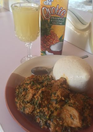 A picture of Tuwon shinkafa &Egusi soup.
