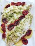 Cartoccio di orata con patate, pesto e pomodorini confit al vapore
