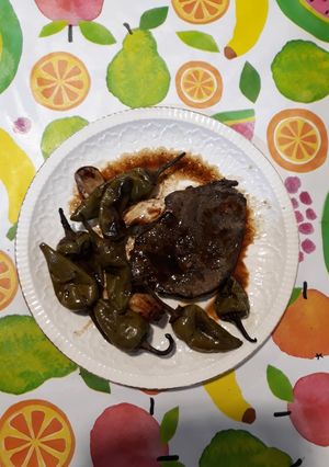 Una foto de Hígado de potro con ajos y pimientos al garam masala