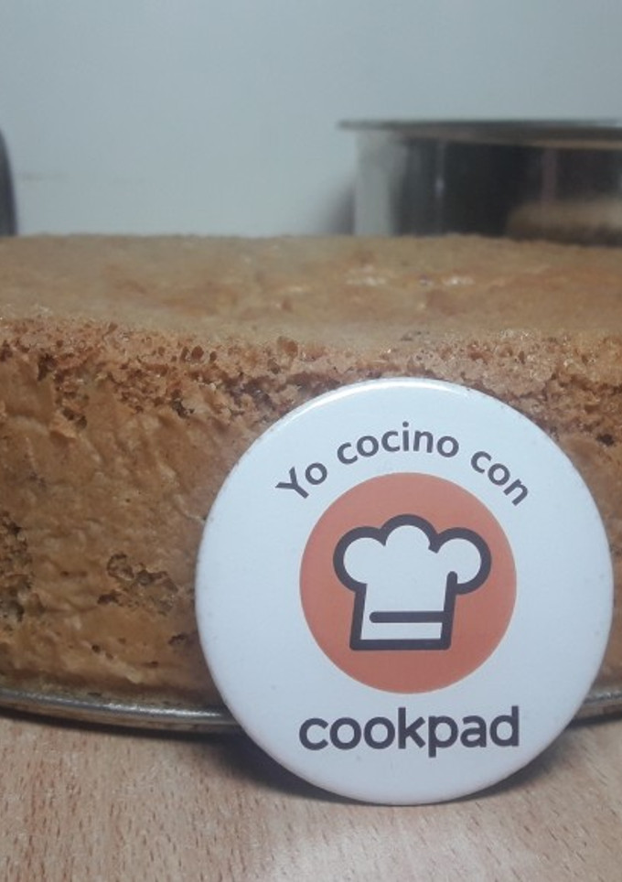Una foto de Bizcochuelo de cacao y canela (muy liviano) 🍰
