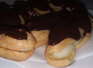 صورة لوصفة ليزيكلار 🍫🧃 بعجينة الشو مع كريم باتسيير ولا اروع 👌😍