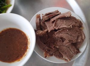Hình của món Bò/bê luộc chấm tương bần.