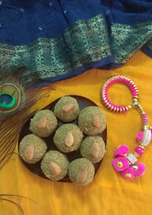 धनिया के लड्डू (Dhaniya ka ladoo recipe in Hindi) रेसिपी मुख्य फोटो