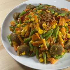 A picture of Tumis Pelangi Telur Asin.
