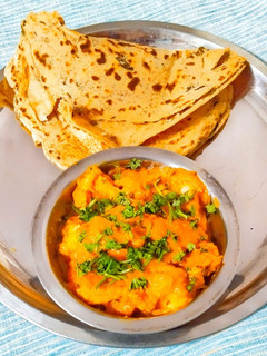 क्रीमी काली मिर्च पनीर विथ पुदीना परांठा (Creamy Paneer Kali Mirch & Pudina Paratha) रेसिपी मुख्य फोटो