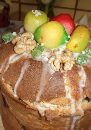 Foto principal de Pan dulce frutero relleno de chantilly de dulce de leche