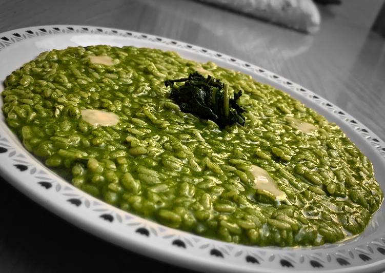 Step-by-Step Guide to Make Speedy Risotto al tarassaco e Gorgonzola dolce 🥬 🧀