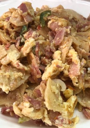 A picture of Sonoran-Style Migas (Tortillas with Eggs).