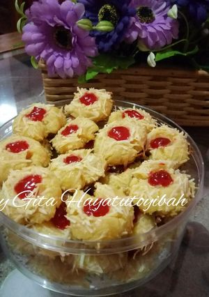 Foto resep Thumbprint cookies with strawberry jam