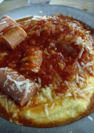 Una foto de Polenta con Tuco de Salchichas