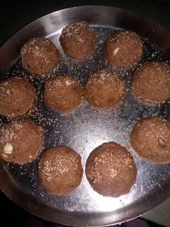 ચૂરમાંના લાડુ (Churma ladu recipe in gujarati) રેસીપી મુખ્ય ફોટો