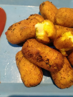 ચીઝી નગેટ્સ (Cheese Nuggets Recipe In Gujarati) રેસીપી મુખ્ય ફોટો