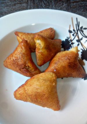 A picture of Bread samosa.