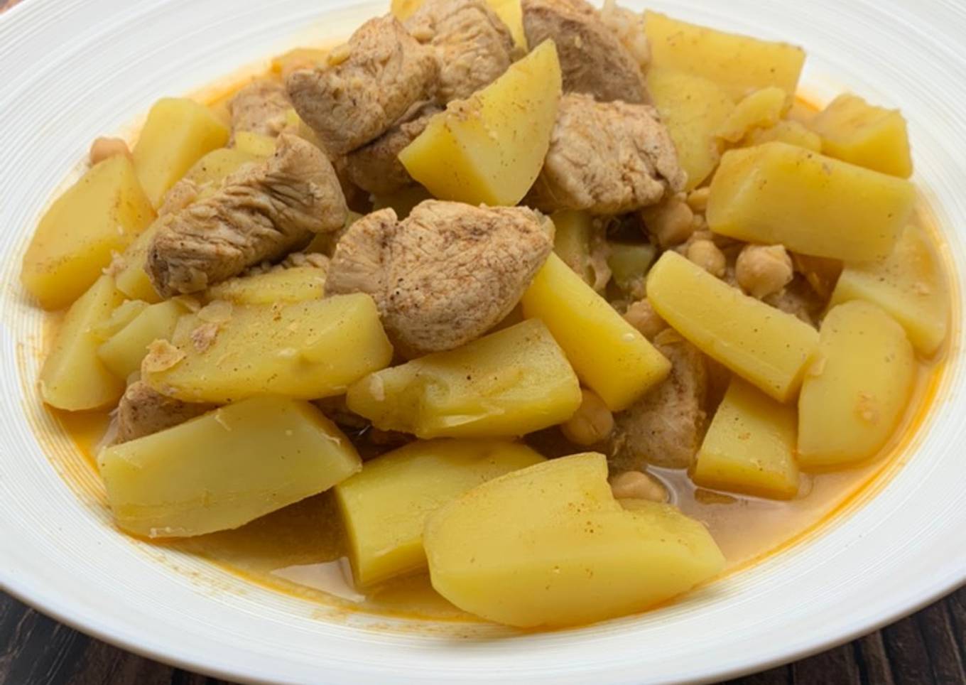 Râgout de poulet aux pommes de terre (chtitha djedj)