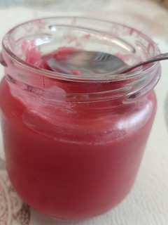 Una foto de Postre "Danete" de frutilla - sin lactosa -apto celíacos