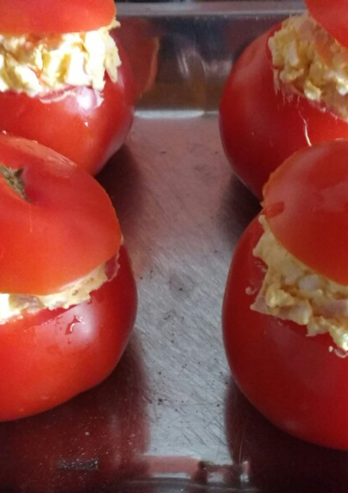 Una foto de Tomates rellenos con huevos
