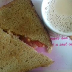 A picture of Brown bread sandwich without oil for weight lose.