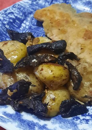 Una foto de Papines y hongos de pino - pocos ingredientes, mucho sabor