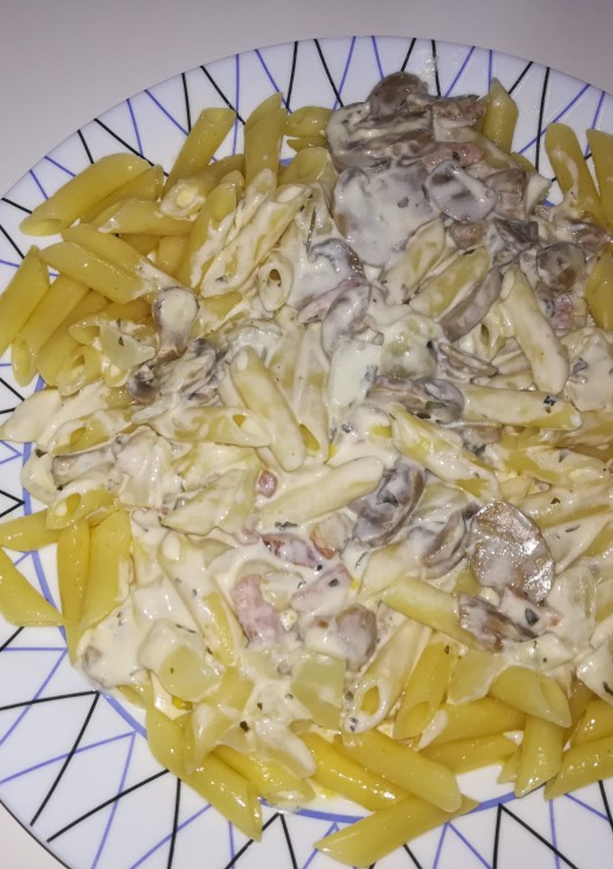 Una foto de Macarrones a la carbonara