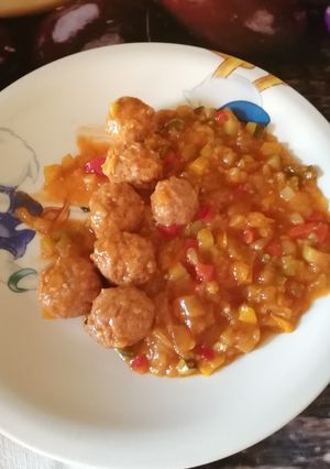 Una foto de Albóndigas con pisto