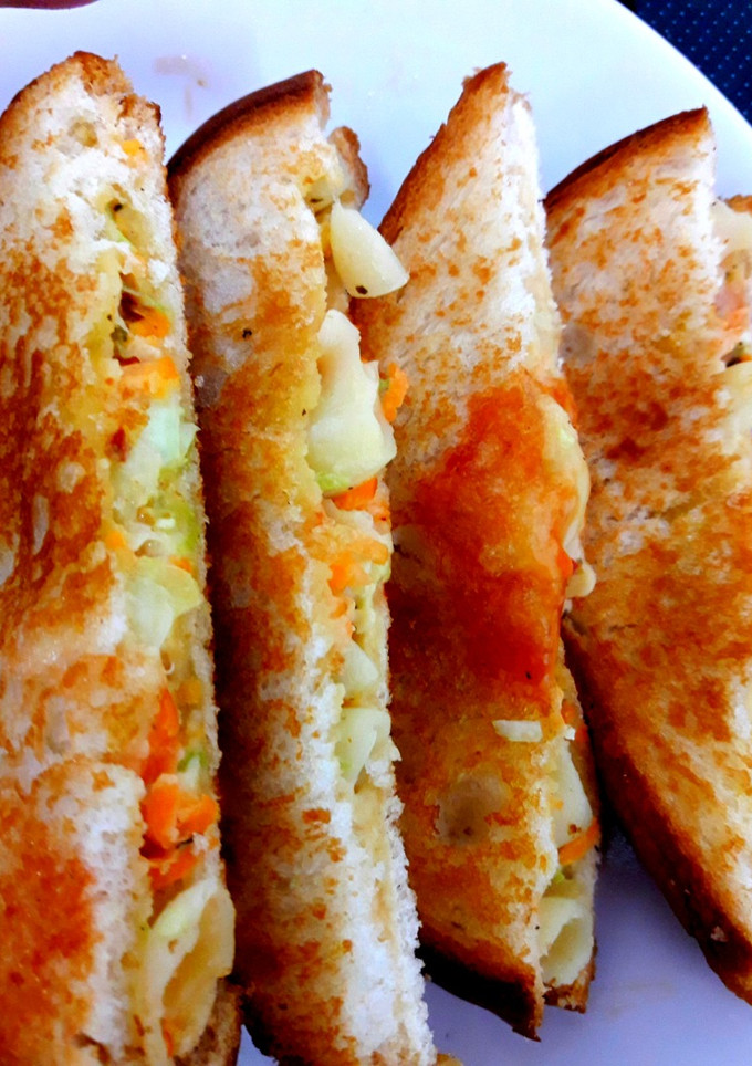 மேக் அண்ட் மயோ வெஜ் சாண்ட்விச் (Mac And Mayo Recipe in Tamil) செய்முறை முக்கிய புகைப்படம்