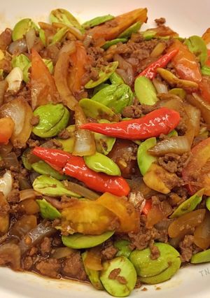 A picture of Petai with minced pork.