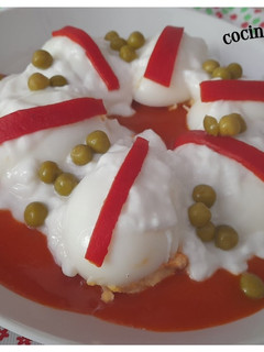 Una foto de Huevos rellenos con arroz