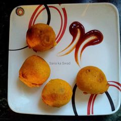 A picture of Aalu matar wada.