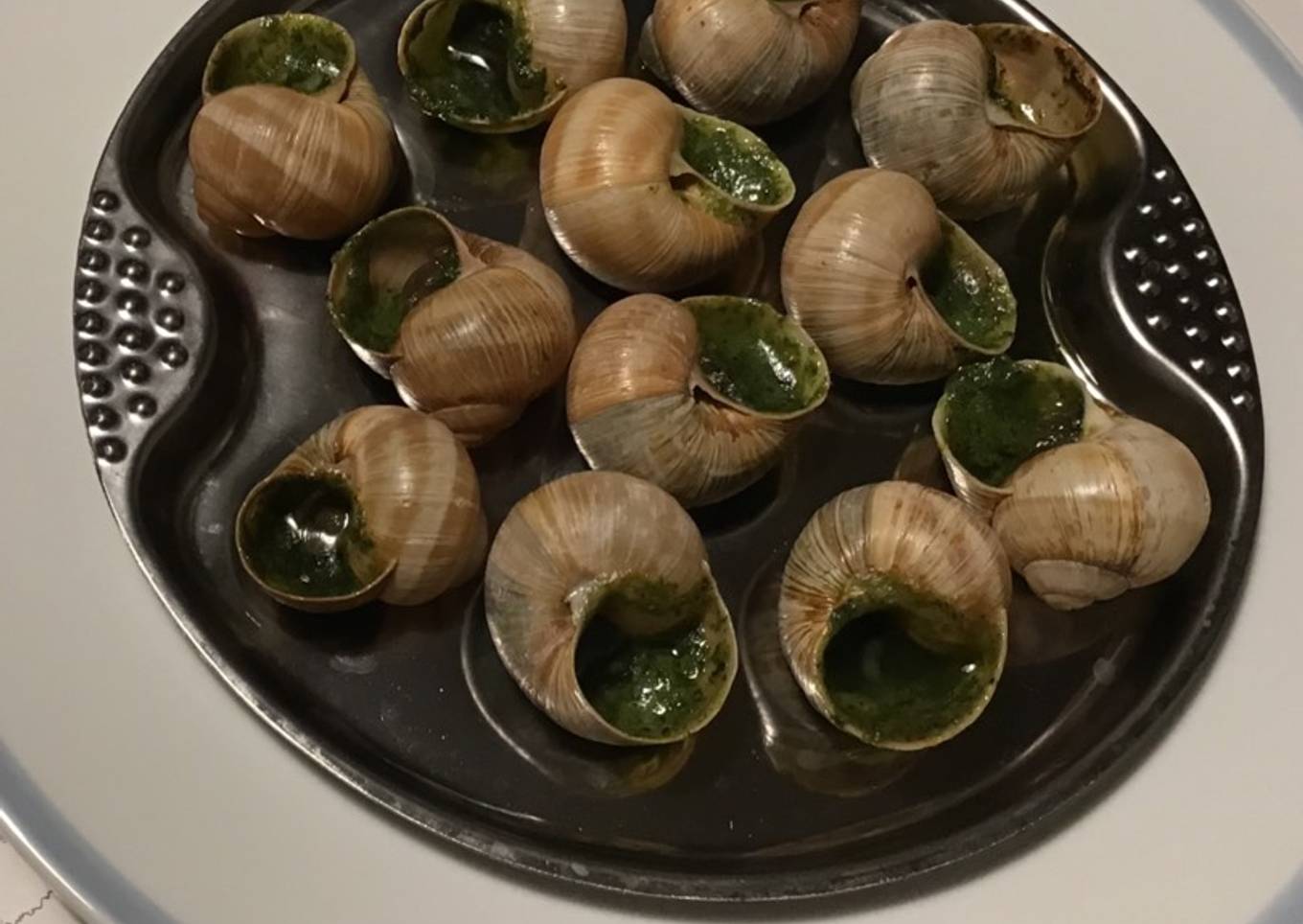Escargots de Bourgogne aux échalotes,ail et herbes aromatiques