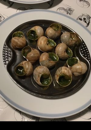 Une photo de Escargots de Bourgogne aux échalotes,ail et herbes aromatiques