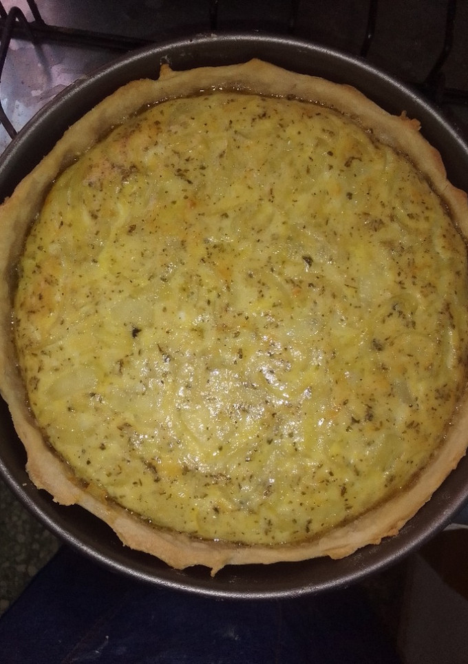 Una foto de Tarta de cebolla y manzana verde
