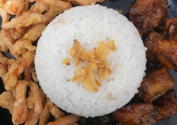 Cara Gampang Membuat Nasi Liwet dengan Ayam Karamel &amp; Wortel Crispy yang Bikin Ngiler