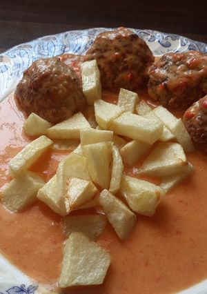 Foto principal de Albóndigas en salsa de pimientos rojos 🤤