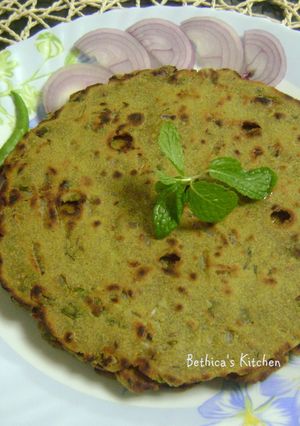 A picture of Masaledar Bajra Roti.