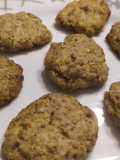 Una foto de Nuggets de pollo y brócoli 🥦