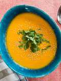 Möhren-Kokos-Suppe mit Hähnchen