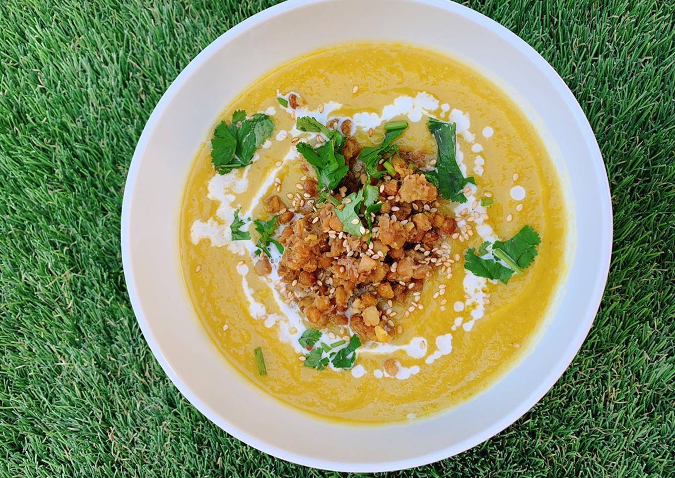 Crema de verduras con lentejas al curry