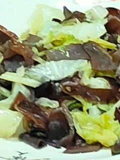 高麗菜炒木耳 的食譜成品照片