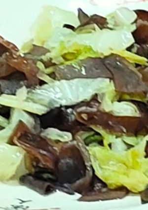 高麗菜炒木耳 的食譜成品照片