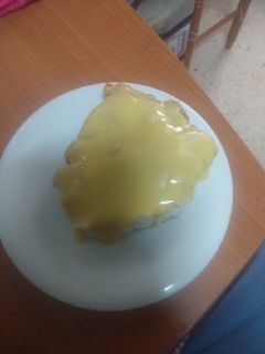 Una foto de Semifrío de mousse de chocolate negro recubierto de natillas