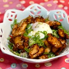 A picture of Colorful Vegetable Salad with Fried Chicken and Poached Egg.