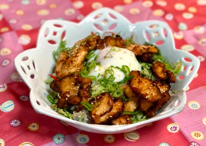 Colorful Vegetable Salad with Fried Chicken and Poached Egg