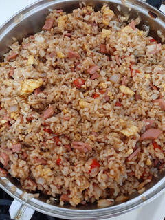 Una foto de Arroz chino con lo que hay
