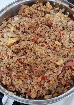 Una foto de Arroz chino con lo que hay
