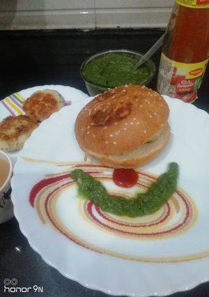 A picture of Oats & Potato Tikki Burger.