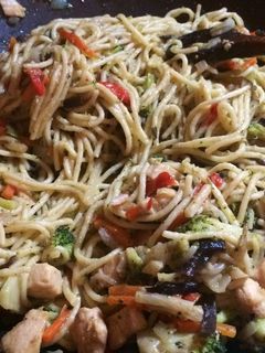 Csirkemelles, kínai, zöldséges tészta recept fotója