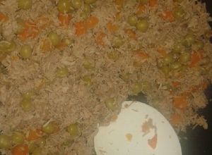 Una foto de Carne con arvejas y zanahoria